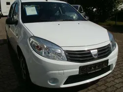 Weiß Gebraucht 2009 Dacia Sandero Kleinwagen | 2.600 € (Fairer Preis)