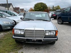 Blau Gebraucht 1982 Mercedes E230 Limousine | 2.499 €