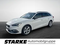 Weiß Gebraucht 2024 Seat Leon FR-Line Limousine | 27.470 € (Fairer Preis)