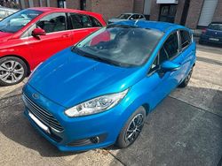 Blau Gebraucht 2013 Ford Fiesta Titanium Kleinwagen | 4.200 € (Fairer Preis)