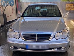 Silber Gebraucht 2002 Mercedes C200 Limousine | 3.500 €