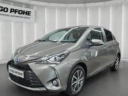 Grau Gebraucht 2020 Toyota Yaris Hybrid Limousine | 17.650 € (Fairer Preis)