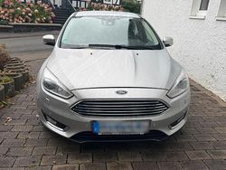 Silber Gebraucht 2014 Ford Focus Limousine | 4.900 € (Fairer Preis)