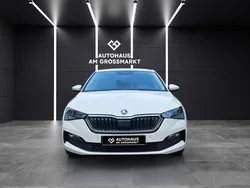 Weiß Gebraucht 2022 Skoda Scala Clever Kleinwagen | 19.950 € (Fairer Preis)