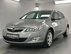 Silber Gebraucht 2011 Opel Astra Design Edition Limousine | 6.990 € (Teuer)