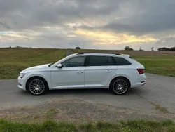 Weiß Gebraucht 2016 Skoda Superb Kombi | 14.199 € (Fairer Preis)