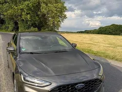 Grau Gebraucht 2025 Ford Focus ST-Line Limousine | 27.000 € (Fairer Preis)