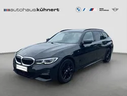 Black sapphire metallic Gebraucht 2021 BMW 330 M Sport Kombi | 26.850 € (Guter Preis)