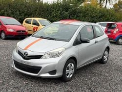 Ultra silver Gebraucht 2013 Toyota Yaris Basis Kleinwagen | 2.499 € (Superpreis)