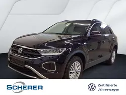 Deep black perleffekt (metallic) Gebraucht 2024 VW T-Roc Life SUV | 21.700 € (Guter Preis)