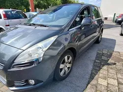 Schwarz Gebraucht 2012 Peugeot 5008 Active Van / Kleinbus | 3.800 € (Fairer Preis)