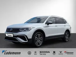 Oryxweiß perlmutteffekt Gebraucht 2023 VW Tiguan Allspace Elegance SUV | 42.229 € (Fairer Preis)
