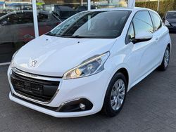 Weiß Gebraucht 2016 Peugeot 208 Active Kleinwagen | 5.670 € (Fairer Preis)