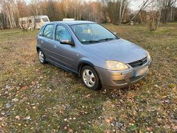 Grau Gebraucht 2005 Opel Corsa Kombi | 1.499 €