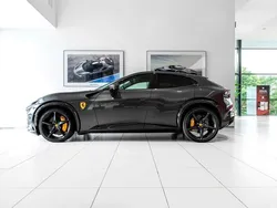Grau Gebraucht 2023 Ferrari Purosangue SUV | 635.000 €