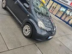 Grau Gebraucht 2006 Toyota Aygo Kleinwagen | 1.350 €