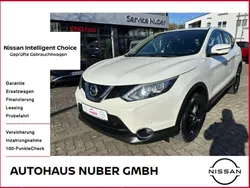 Pearl white metallic (metallic) Gebraucht 2016 Nissan Qashqai Acenta SUV | 11.490 € (Etwas zu teuer)