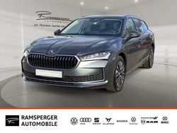 Grau (graphitegrau metallic) Gebraucht 2024 Skoda Superb Selection Kombi | 38.990 € (Guter Preis)