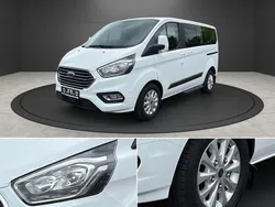 Weiß Gebraucht 2021 Ford Tourneo Custom Van / Kleinbus | 30.799 €