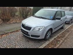 Grau Gebraucht 2009 Skoda Fabia Kleinwagen | 1.200 € (Guter Preis)