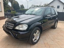 Schwarz Gebraucht 2003 Mercedes ML55 AMG AMG SUV | 7.990 €