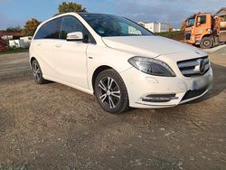 Weiß Gebraucht 2012 Mercedes 180 Sport Limousine | 9.950 €