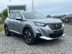 Grau Gebraucht 2020 Peugeot 2008 Allure SUV | 12.500 € (Etwas zu teuer)