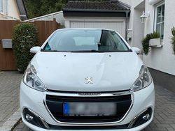 Weiß Gebraucht 2015 Peugeot 208 Active Kleinwagen | 6.099 € (Fairer Preis)