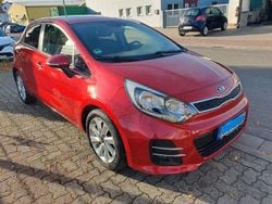 Rot Gebraucht 2015 Kia Rio DREAM-TEAM Edition Limousine | 9.800 € (Fairer Preis)