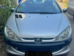 Silber Gebraucht 2002 Peugeot 206 CC Platinum Cabrio | 2.400 € (Etwas zu teuer)