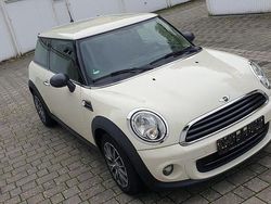 Weiß Gebraucht 2013 Mini ONE Kleinwagen | 5.700 € (Etwas zu teuer)
