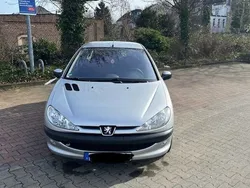 Silber Gebraucht 2003 Peugeot 206 Limousine | 2.000 € (Etwas zu teuer)