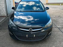 Schwarz Gebraucht 2013 Opel Astra Kombi | 5.700 € (Fairer Preis)