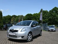 Silber Gebraucht 2006 Toyota Yaris Luna Limousine | 2.750 € (Fairer Preis)