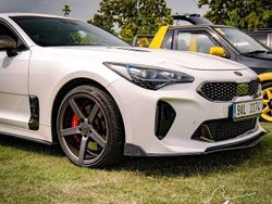 Weiß Gebraucht 2017 Kia Stinger Kleinwagen | 24.000 € (Etwas zu teuer)