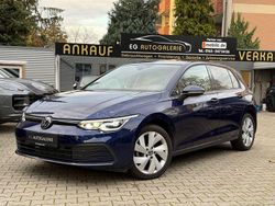 Atlantic blue Gebraucht 2021 VW Golf VIII Life Limousine | 20.850 € (Etwas zu teuer)