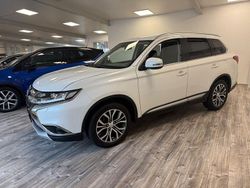 Weiß Gebraucht 2017 Mitsubishi Outlander Diamant Edition SUV | 19.199 € (Fairer Preis)