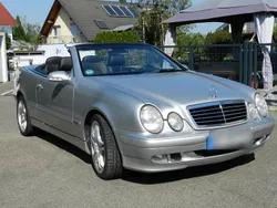 Silber Gebraucht 2003 Mercedes CLK230 Edition Cabrio | 7.550 €