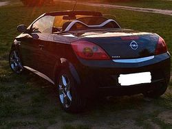 Schwarz Gebraucht 2004 Opel Tigra Cabrio | 2.490 € (Teuer)