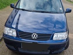 Blau Gebraucht 2000 VW Polo Basis Kleinwagen | 700 € (Fairer Preis)