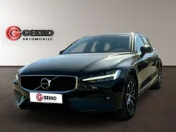 Onyx black / metallic Gebraucht 2021 Volvo V60 Momentum Kombi | 29.699 € (Superpreis)
