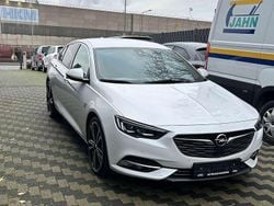 Weiß Gebraucht 2017 Opel Insignia Dynamic Kleinwagen | 19.000 € (Fairer Preis)