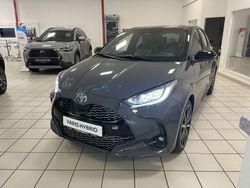 Grau Neu 2025 Toyota Yaris Hybrid Sport Limousine | 34.850 € (Teuer)