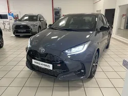 Grau Neu 2025 Toyota Yaris Hybrid Sport Limousine | 34.850 € (Etwas zu teuer)