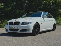 Weiß Gebraucht 2009 BMW 318 Limousine | 4.100 € (Fairer Preis)
