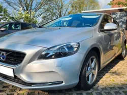 Silber Gebraucht 2015 Volvo V40 Kombi | 12.900 € (Guter Preis)