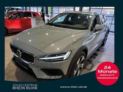 Grau vapour grey / metallic Gebraucht 2023 Volvo V60 CC Plus Kombi | 36.990 € (Guter Preis)