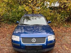 Blau Gebraucht 2001 VW Passat Kombi | 900 € (Fairer Preis)