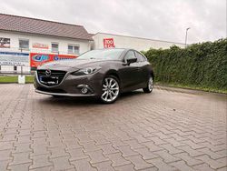 Braun Gebraucht 2015 Mazda 3 Center-Line Limousine | 11.999 € (Teuer)