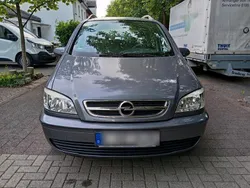 Grau Gebraucht 2005 Opel Zafira Van / Kleinbus | 1.450 €